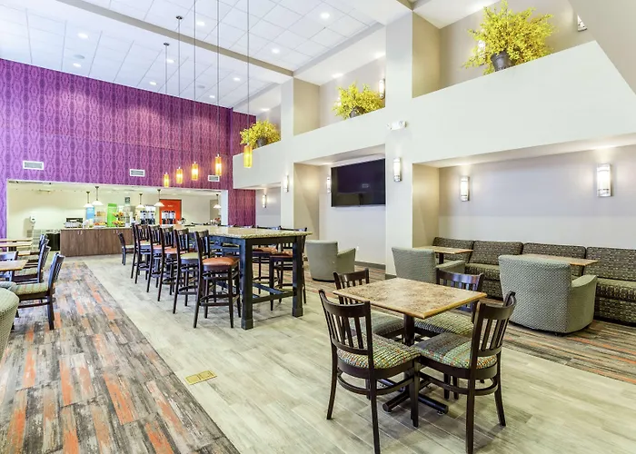 Hampton & Chicago - Hotel 3*