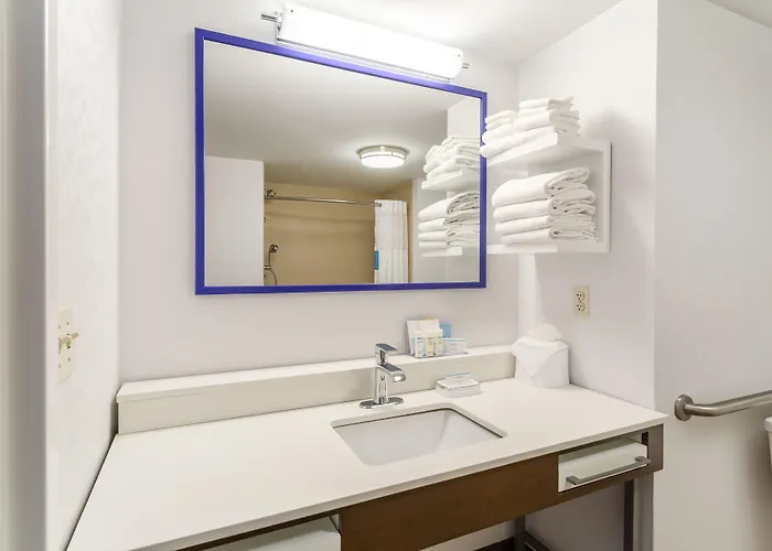 Hampton & Chicago - 3* Libertyville
